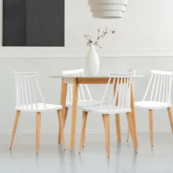 Chaises à barreaux blanches style scandinave