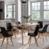 Chaises scandinaves noires avec coussin