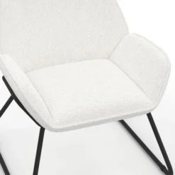Fauteuil en tissu bouclette et pieds métal noirs