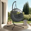 Fauteuil rond suspendu ajouré effet rotin gris avec coussin gris
