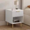 Lot de 2 tables de chevet bois blanc avec 1 tiroir lattes tasseau, une niche et pieds doré