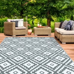 Tapis extérieur gris motifs géométriques 270 x 370 cm