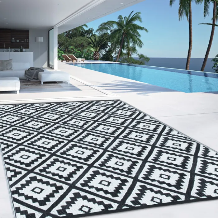 Tapis extérieur noir et blanc motifs géométriques 180 x 280 cm