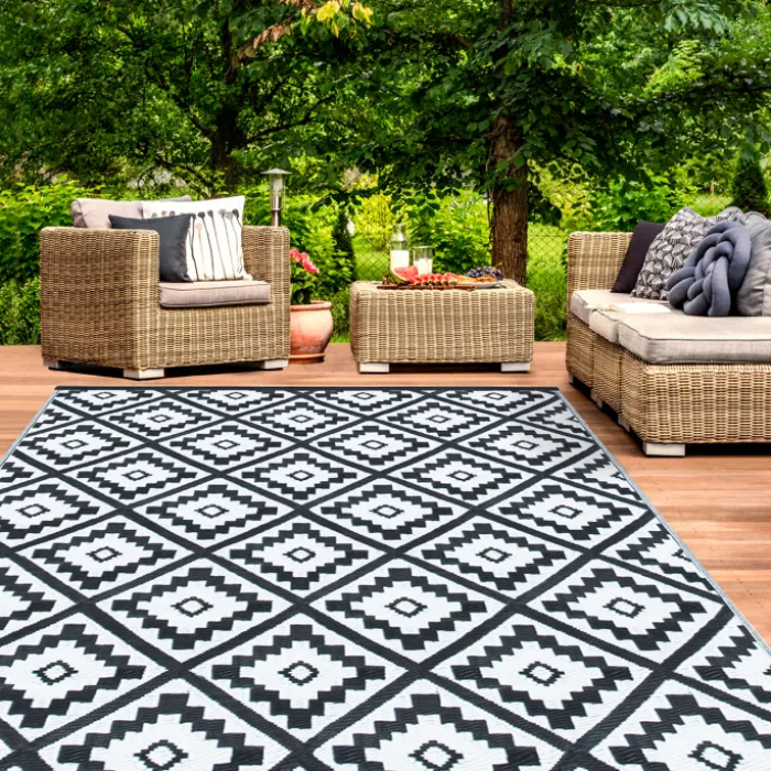 Tapis extérieur noir et blanc motifs géométriques 180 x 280 cm