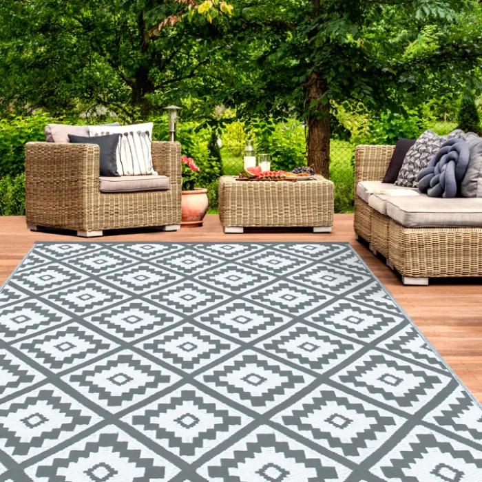 Tapis extérieur terrasse motifs géométriques gris et blanc 120 x 180 cm
